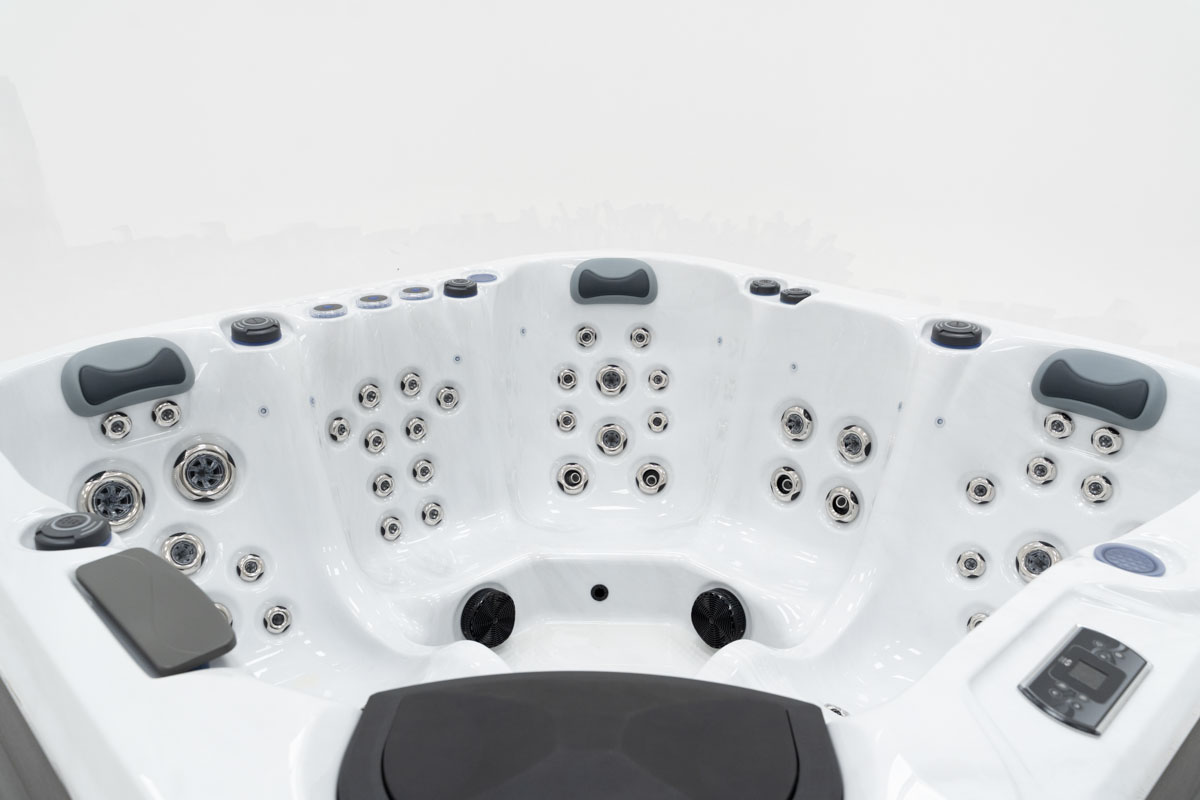 Maxwell Spas Max 8 Whirlpool für 5 Personen Grau/Braun mit 75 Massagedüsen