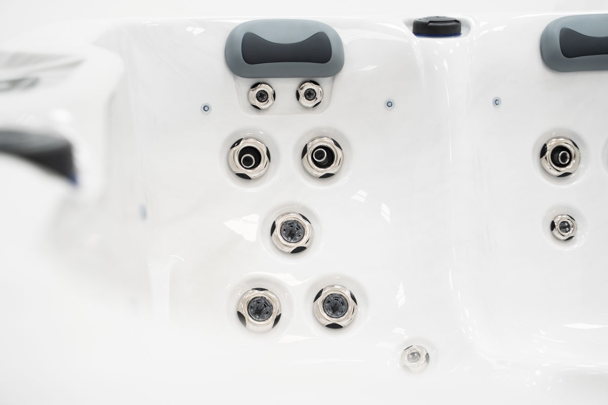 Maxwell Spas Max 1 Whirlpool für 3 Personen Grau/Braun mit 26 Massagedüsen