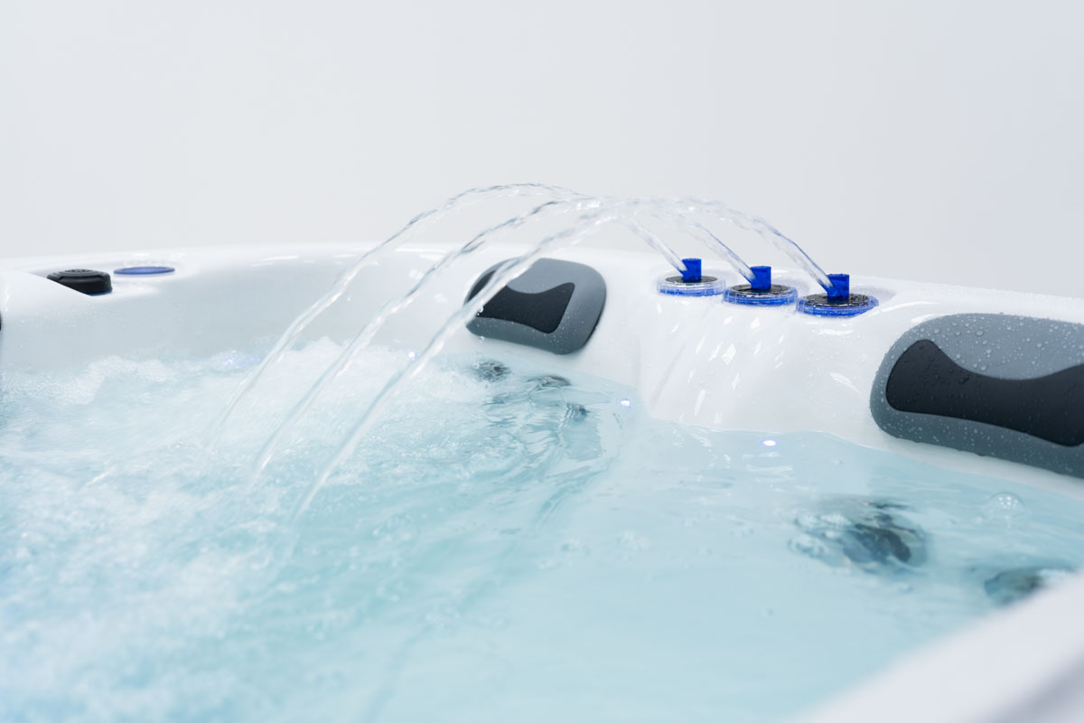 Maxwell Spas Max 1 Whirlpool für 3 Personen Grau/Braun mit 26 Massagedüsen